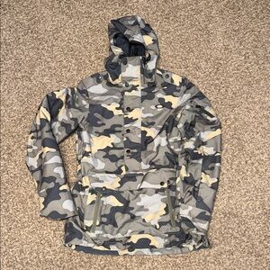 Oakley women’s camo snowboarding jacket